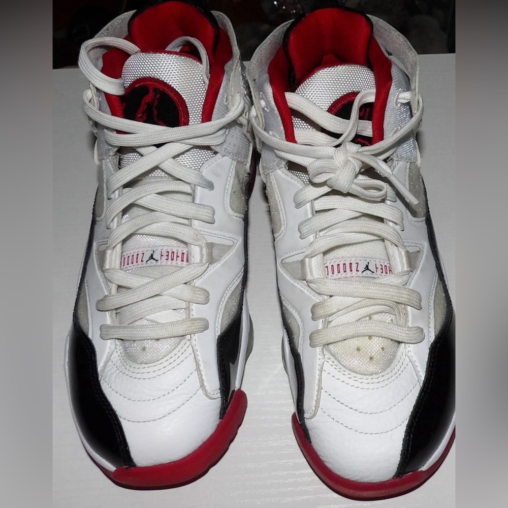 JORDAN JUMPMAN TWO TREY (GS) CONCORD BRED WHITE, BLACK, RED SNEAKERS 5.5y